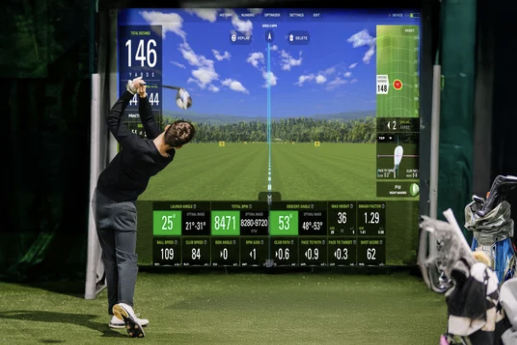 Golf simulator with performance data display